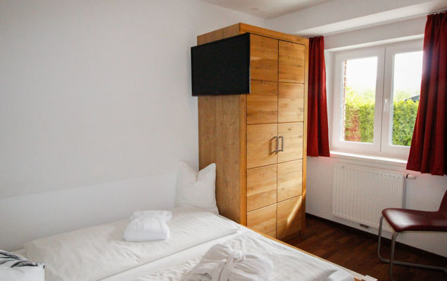 Tom & Jeri - Photo 4